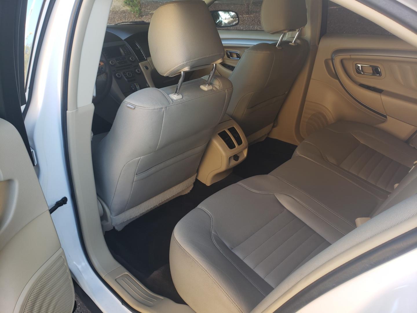 2018 WHITE /Tan and black Ford Taurus SE FWD (1FAHP2D83JG) with an 3.5L V6 DOHC 24V engine, 6A transmission, located at 323 E Dunlap Ave., Phoenix, AZ, 85020, (602) 331-9000, 33.567677, -112.069000 - Photo#11